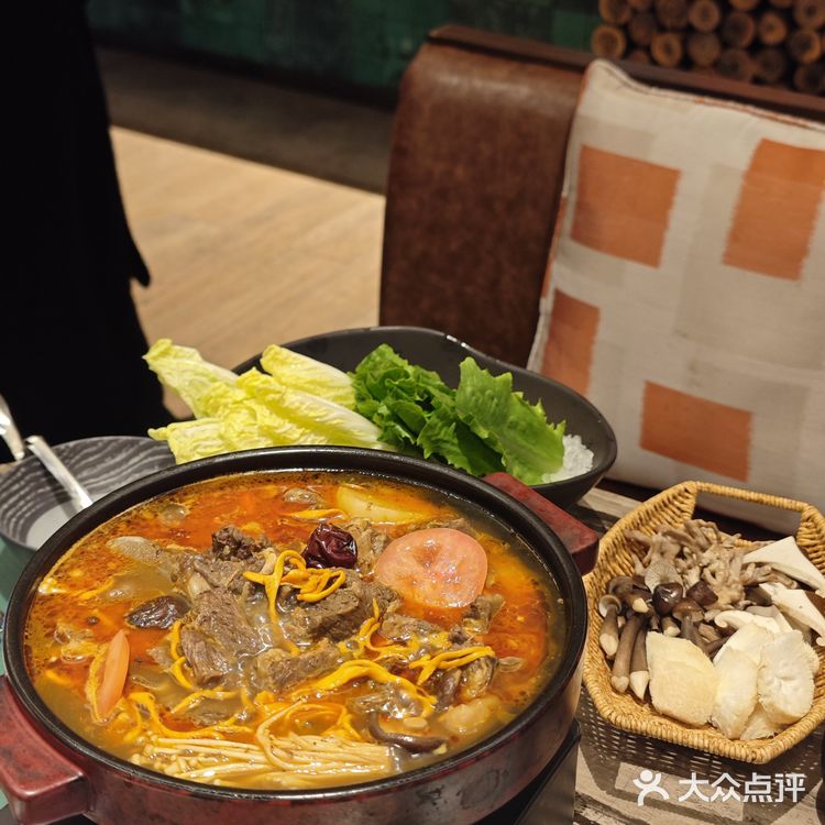 699的牦牛套餐虽然只是两人餐，但是我们三个人去都够了