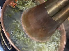 -果松木炭酸菜铜火锅·外婆参鸡汤