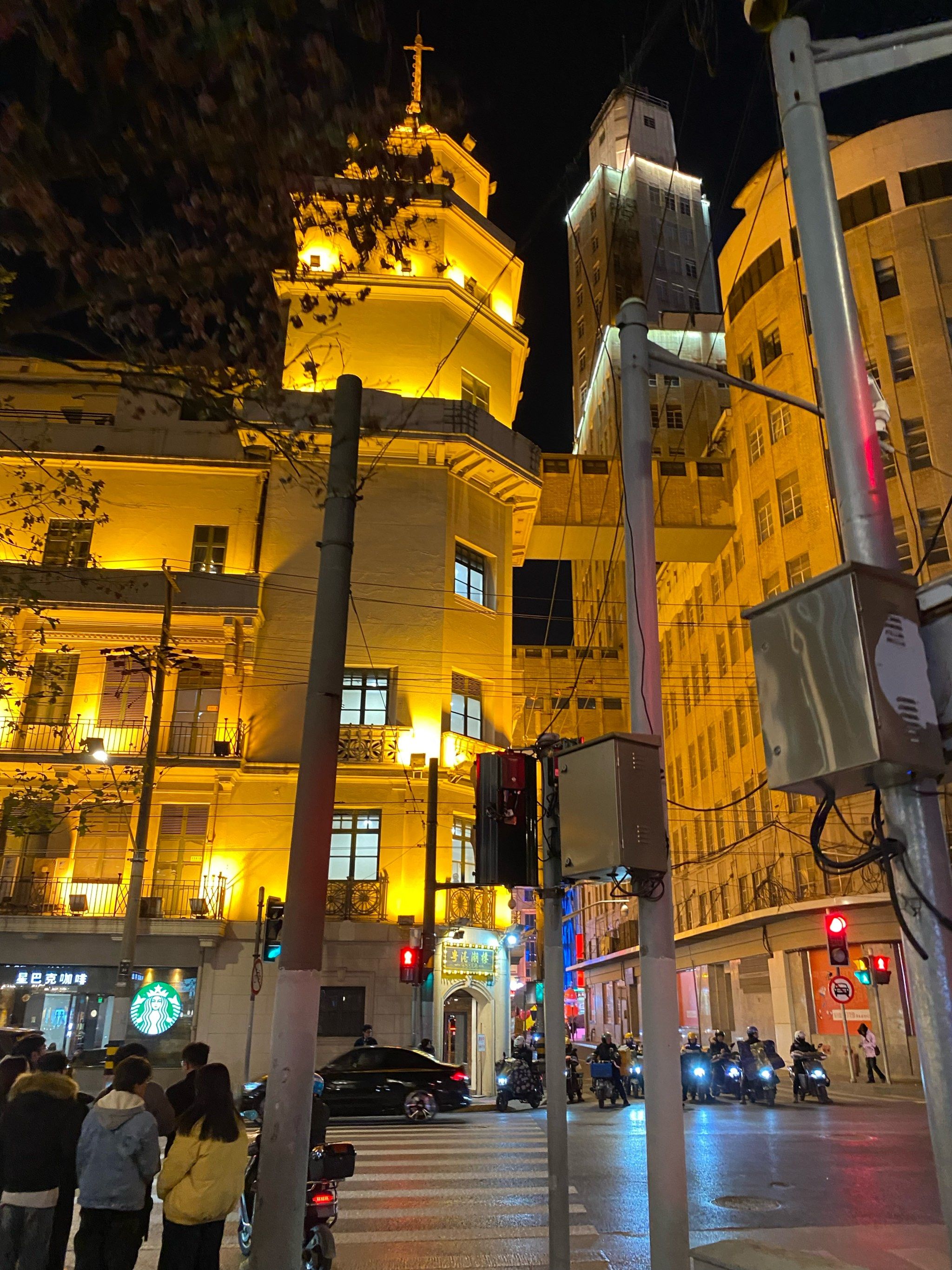 城市的夜晚很繁华夜景很美