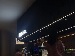 -涨巢·潮玩水疗局