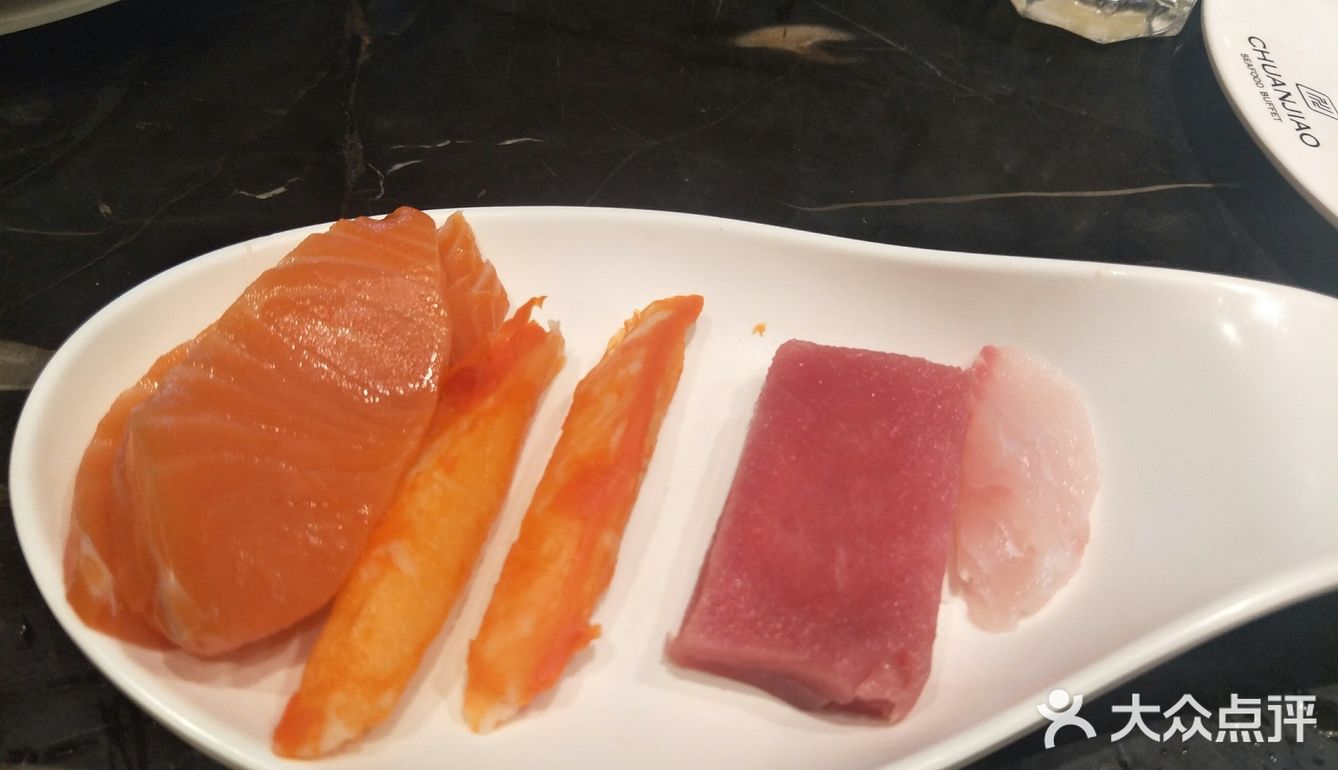 有生肉，有水果，有饮料，分别分区