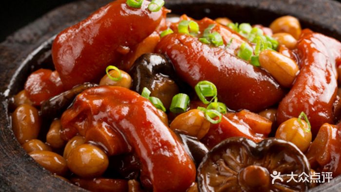 九盾龙凤煨汤石锅猪手图片 - 第1张