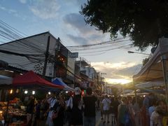 -周日夜市