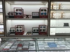 -翰佐蔡司小乐圆·依视路星趣控·暴龙眼镜折扣店