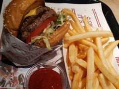 -The Habit Burger Grill 哈比特汉堡(复兴soho店)