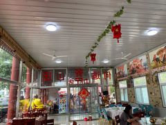 大堂-何适山庄 ·可团建(水长城P2停车场店)