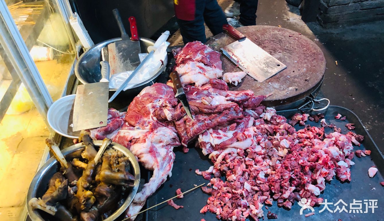 略显悲伤 松枝烤鸡、熏牛肉