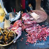 略显悲伤 松枝烤鸡、熏牛肉