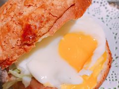 爆蛋菠萝包-新大咀港式茶餐厅(宝山万达店)