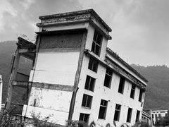 -四川汶川特大地震漩口中学遗址
