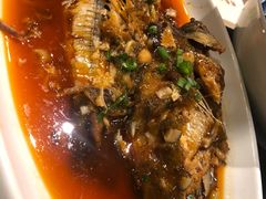 干烧鲫鱼-舌尖上的食缘花园主题餐厅