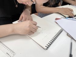 -小乐化妆美甲半永久培训学校