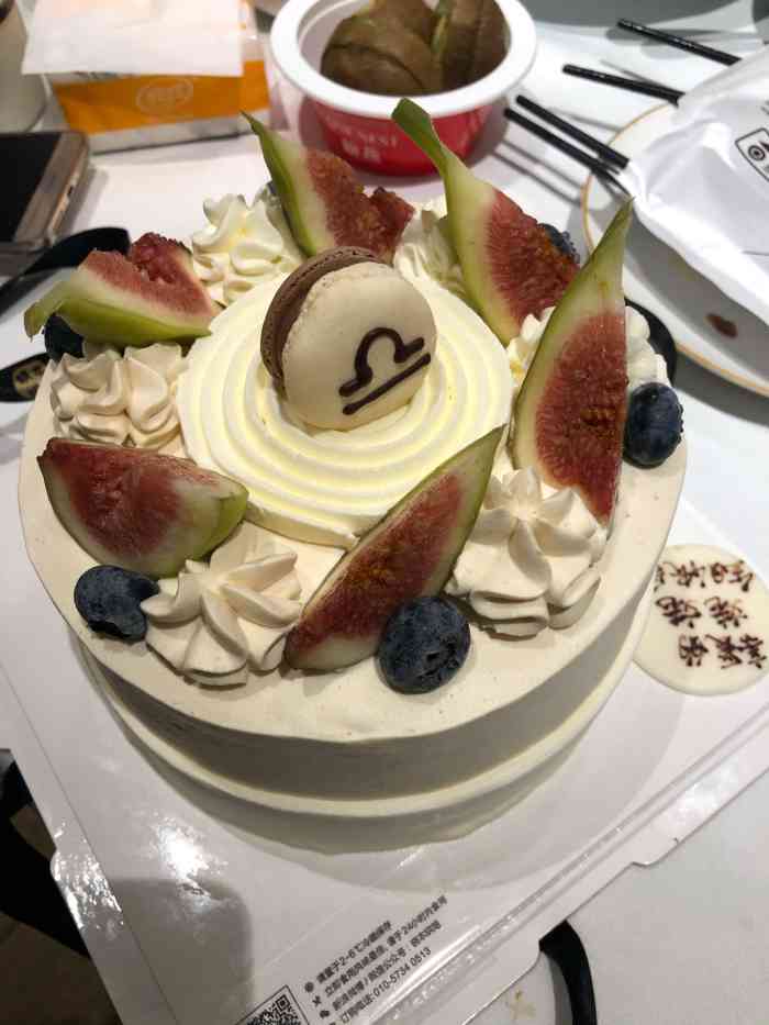 今天路过丽都店,去看看蛋糕卷,只有三种口味了,选了芒果和香芋的,榴莲