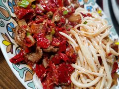 -歹歹的加个面过油肉拌面
