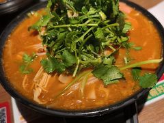 招牌炸酱小锅米-肥汁米蘭香港米线(定西路店)