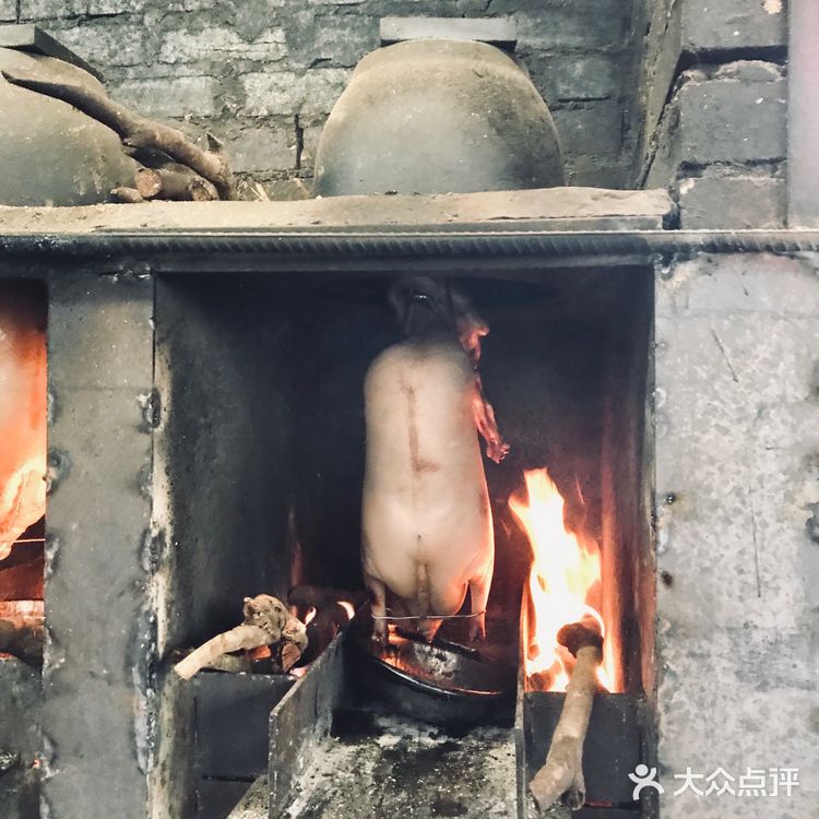 这就是远近闻名的“聚香园
