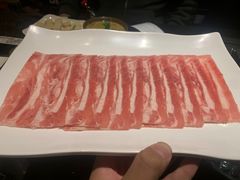 自卷精品羊肉-宽板凳老灶火锅(簋街店)
