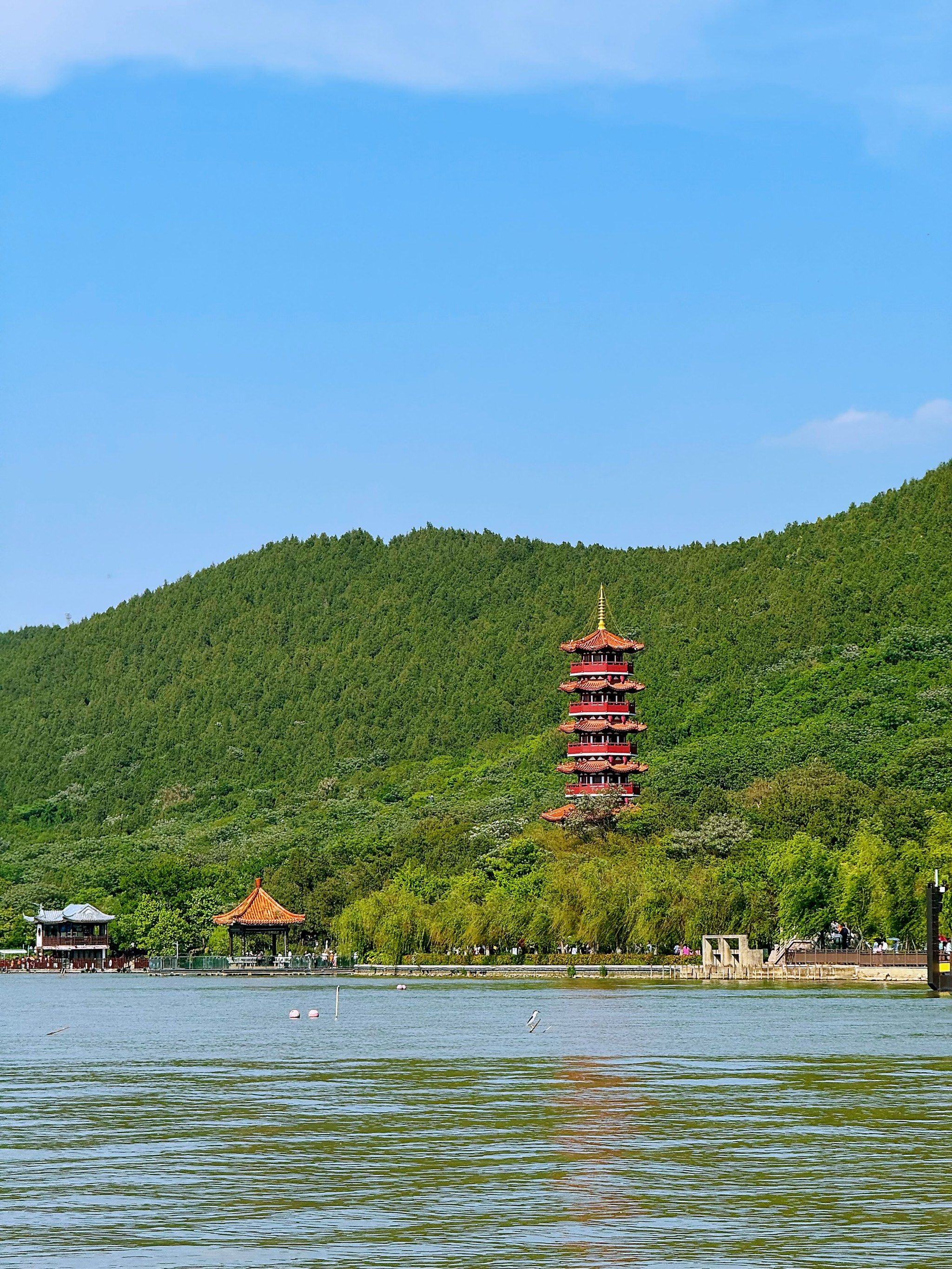 云龙湖可谓是必逛景点,来徐州没来过这那不行
在城中心不远的地方