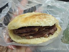 烧饼夹牛腱子-正味斋锅巴菜(西北角店)