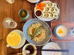 牛油果拌饭-小食院简餐厅