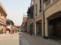 -王府井奥莱临潼小镇(临潼店)