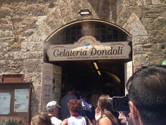 -Gelateria Dondoli