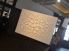 -Nathalie Djurberg与Hans Berg“牛皮纸包裹的月亮”-Prada荣宅当季展览