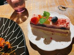 草莓红丝绒蛋糕-盘炉forenza·云贵川融合小食堂 ( 钟楼中柳巷店)