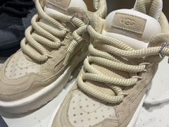 -UGG(燕莎奥特莱斯购物中心店)
