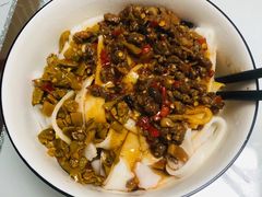 香辣牛肉干拌粉-刘氏三和面馆