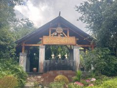 -腾冲洞山温泉村