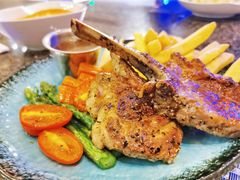 香煎羊排配迷迭香汁-上海齐鲁万怡大酒店·辣椒屋咖啡厅