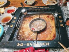 -老牌坊云南鱼豆花火锅(哈西万达店)