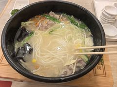 -花馬肆.云南过桥米线(汉神购物广场现场熬汤店)