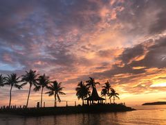 -Sunset Bar(丹绒亚路香格里拉店)