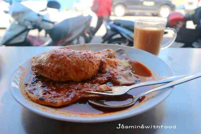 roti canai-"「烤面包」半生熟蛋放在烤面包上好像就是槟.