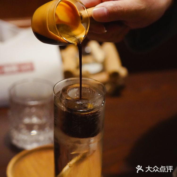 日咖夜酒很快乐