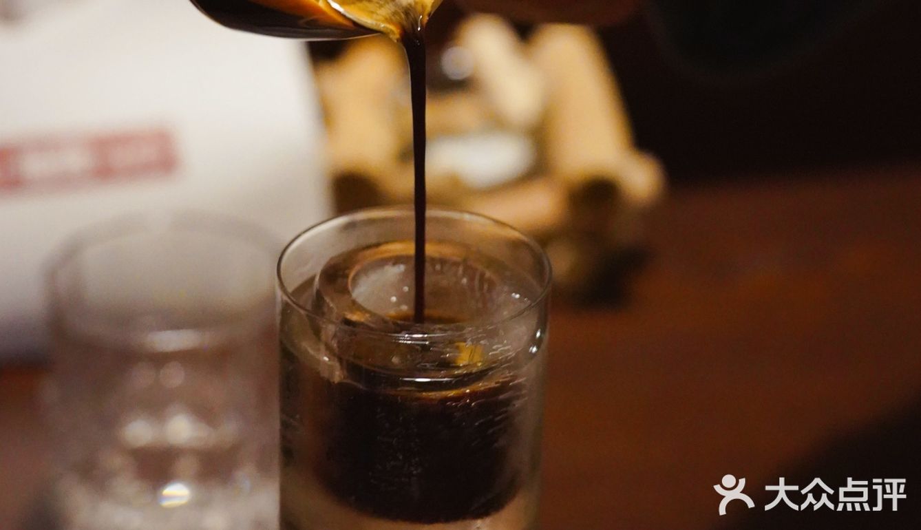 日咖夜酒很快乐