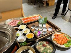 -围炉肉舍•炭烤活鳗•丹东海鲜烤肉(步行街店)