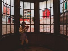 -Nathalie Djurberg与Hans Berg“牛皮纸包裹的月亮”-Prada荣宅当季展览