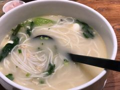 秀才米线-茶花妹子云南餐厅(传媒大学店)