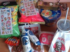 还在对面的KFC去买了个套餐！呵呵！-物美超市(下沙店)