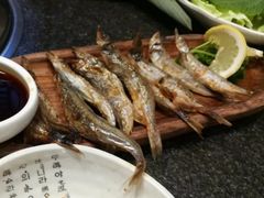 小银鱼-草家酱蟹炭火烤肉店(珲春南路一店)