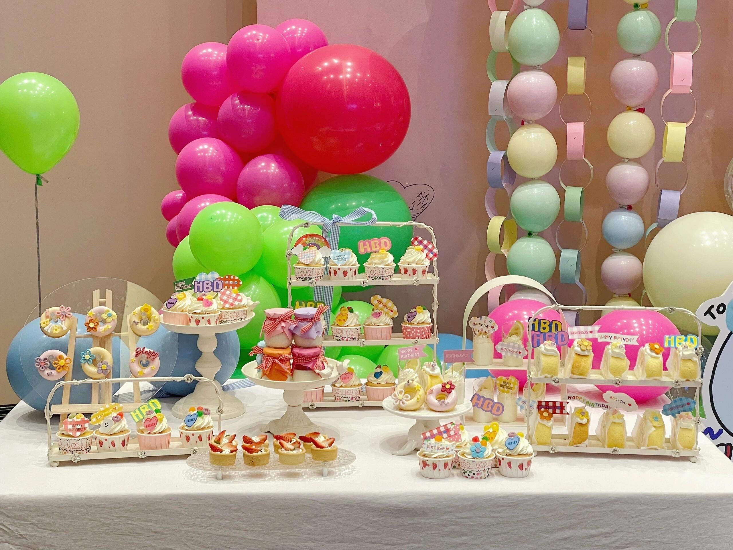 糖果色系的宝宝甜品台
小朋友的100