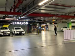 -龙湖天街-停车场