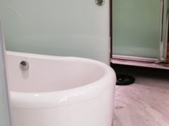 -上海滴水湖皇冠假日酒店