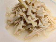 临安手撕羊尾竹笋-庐灶江南·江南菜·四合院Bistro(东直门雍和宫·原华侨宾馆店)