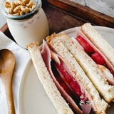 鸡蛋火腿番茄三明治—橙色的初夏早餐