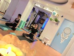 -闺蜜瑜伽·普拉提女性塑形馆