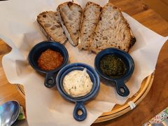 三种酱配酸面包-Mesa Madre梅萨妈妈·Bintana(国贸店)